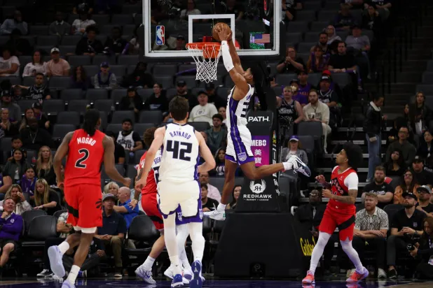 عادت «رابطة دوري كرة السلة الأميركي» إلى الصين لأول مرة منذ الانفصال المثير للجدل عام 2019 (أ.ب)