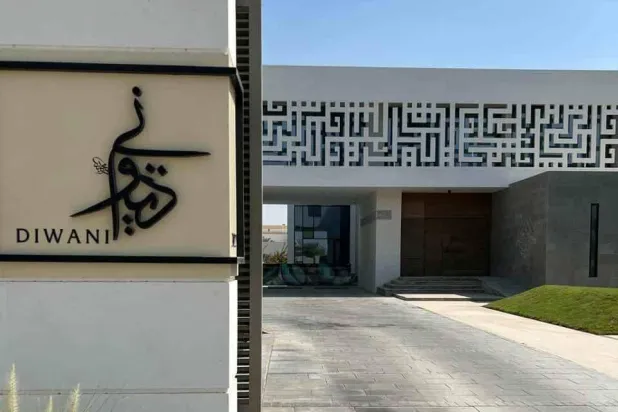 منزل إماراتي يستلهم تراث القاهرة التاريخية والخطوط النادرة