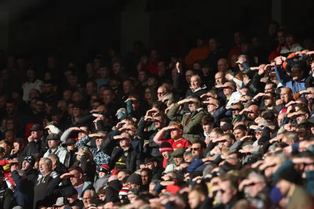 جماهير مان يونايتد تخشى الإقصاء من الملعب الجديد (رويترز)