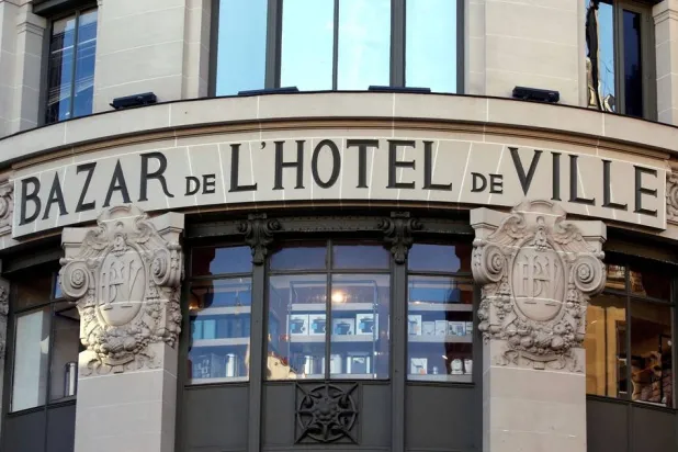 Delavci pariške veleblagovnice BHV protestirali zaradi dogovora s Sheinom