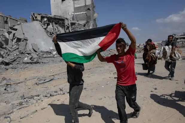 تقرير: بدء نقل مئات السجناء الفلسطينيين تمهيداً للإفراج عنهم ضمن اتفاق غزة