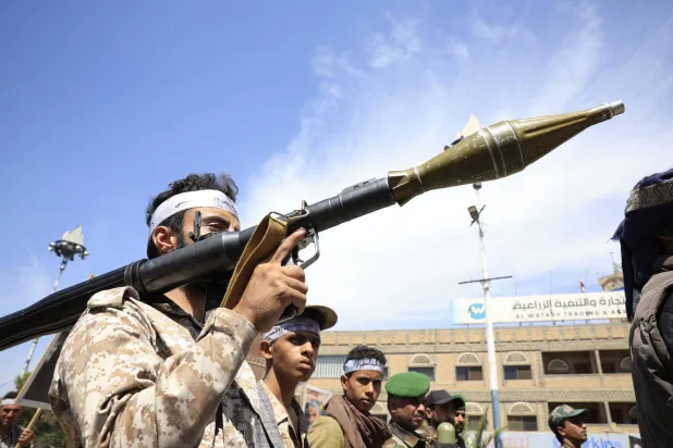 خلال عامين استغل الحوثيون حرب غزة لتجنيد وتعبئة عشرات الآلاف (إ.ب.أ)