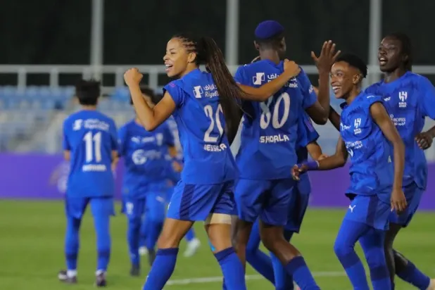 فرحة هلالية بأحد الأهداف في المباراة (نادي الهلال)