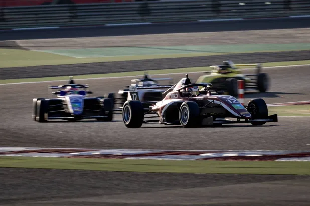 جانب من السباق الذي استضافته حلبة البحرين الدولية (الشرق الأوسط)