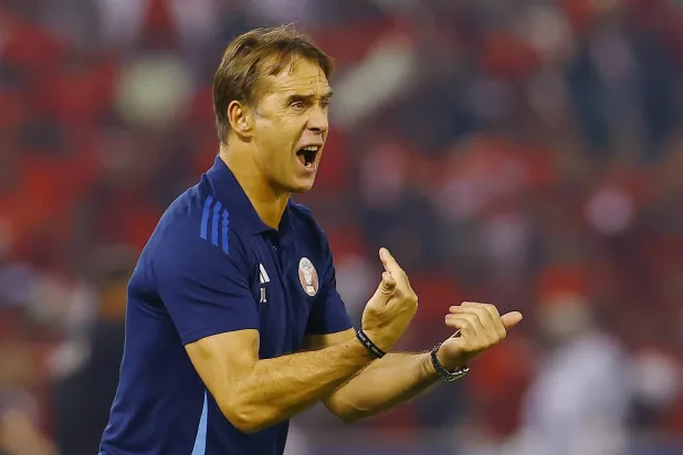 الإسباني خولين لوبيتيغي مدرب قطر (رويترز)