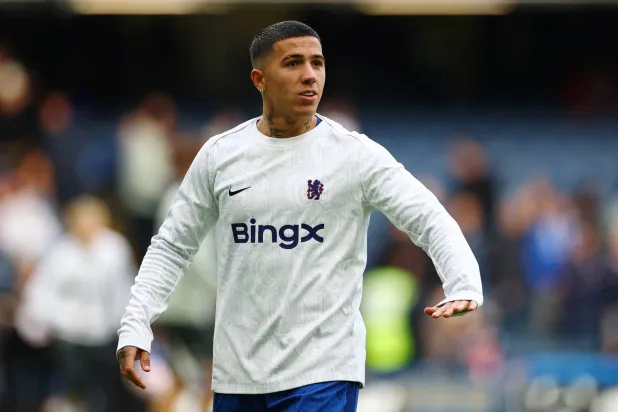 الأرجنتيني إنزو فيرنانديز لاعب تشيلسي (رويترز)