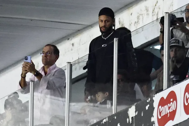 لم يشارك نيمار مع منتخب البرازيل منذ عامين (رويترز)