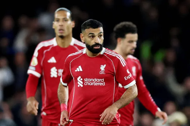 محمد صلاح تراجع تأثيره هذا الموسم بعد تفكك شراكته المعتادة مع أرنولد (رويترز)