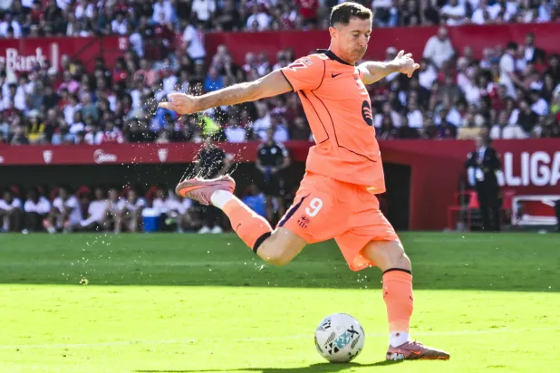 روبرت ليفاندوفسكي (إ.ب.أ)