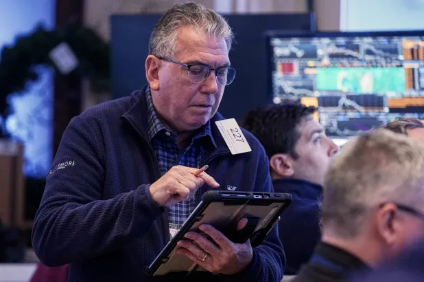 متداولون يعملون في بورصة نيويورك (أ.ب)