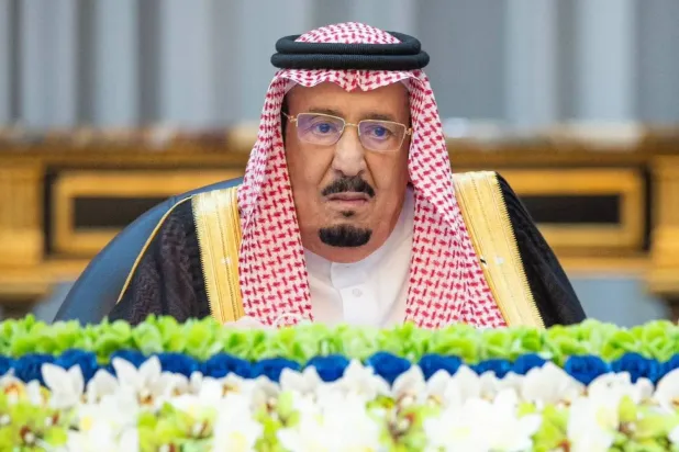 Custodian of the Two Holy Mosques King Salman bin Abdulaziz chairs the cabinet meeting in Riyadh. (SPA)