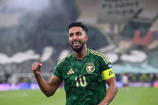 سالم الدوسري قائد الأخضر ودموع الفرح (تصوير: علي خمج)