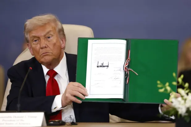 ABD Başkanı Donald Trump, dünya liderlerinin zirvesinde, İsrail ile Hamas arasında Şarm el-Şeyh'te ABD'nin arabuluculuğunda sağlanan ateşkes ve esir takası kapsamında Gazze savaşını sona erdirmek için imzalanan anlaşmayı memnuniyetle karşıladı (Reuters)