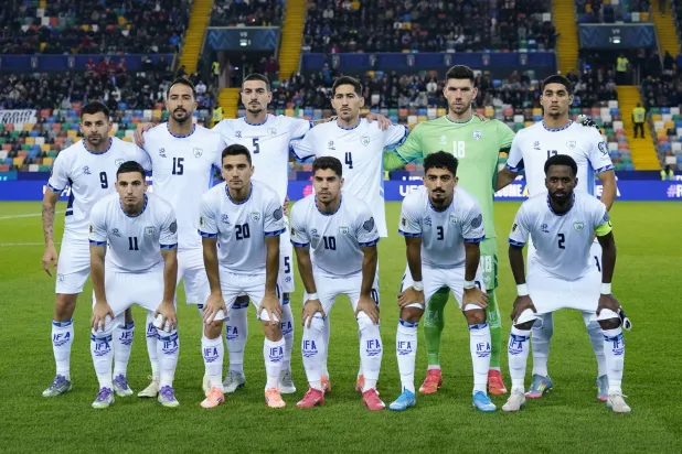 منتخب إسرائيل تعرض لصافرات استهجان خلال عزف النشيد الوطني لبلاده (رويترز)