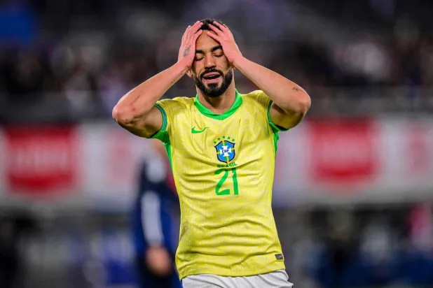 ماثيوس كونيا يظهر عليه صدمة حقيقية بعد الخسارة المفاجئة أمام اليابان (أ.ف.ب)