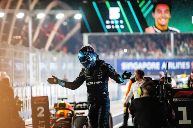 جورج راسل خلال منافسات جائزة سنغافورة الأخيرة (إ.ب.أ)