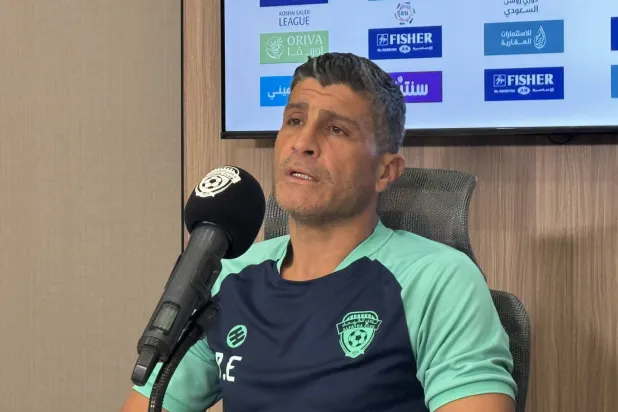 بيدرو خلال المؤتمر الصحافي (الشرق الأوسط)