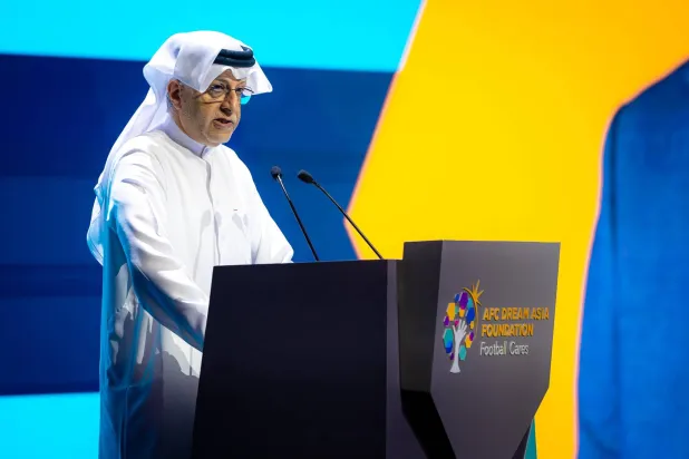 الشيخ سلمان آل خليفة خلال افتتاح المؤتمر (الاتحاد السعودي لكرة القدم)