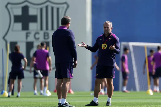 هانز فليك خلال التدريبات (أ.ف.ب)