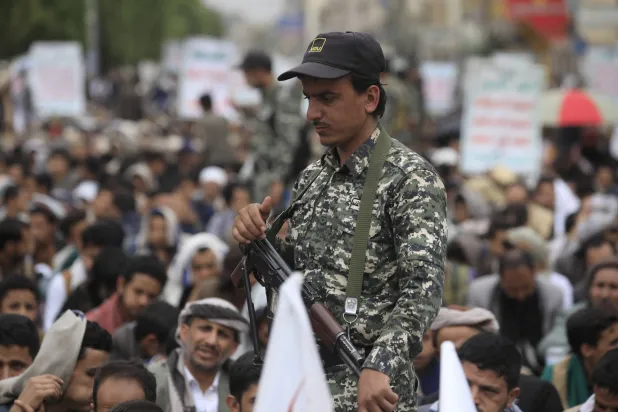 الحوثيون يعتمدون سياسة القمع لإرهاب السكان في مناطق قبضتهم (إ.ب.أ)