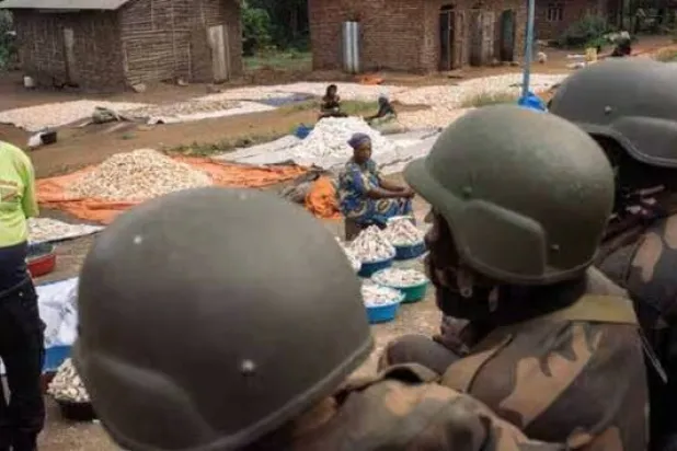 جنود من الكونغو الديمقراطية خلال عملية في شرق البلاد (أ.ف.ب)