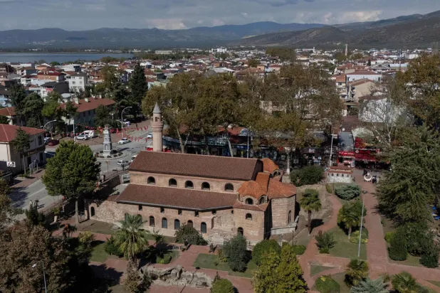 مسجد «آيا صوفيا» في مدينة إزنيك التركية (أ.ف.ب)