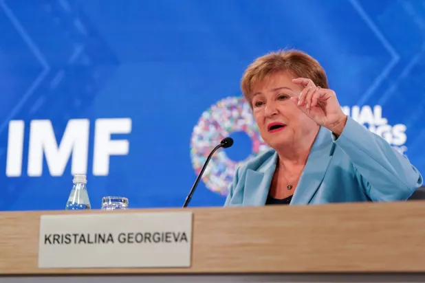 كريستالينا غورغييفا تحضر مؤتمراً صحافياً خلال الاجتماعات السنوية لصندوق النقد والبنك الدوليين في واشنطن (رويترز)