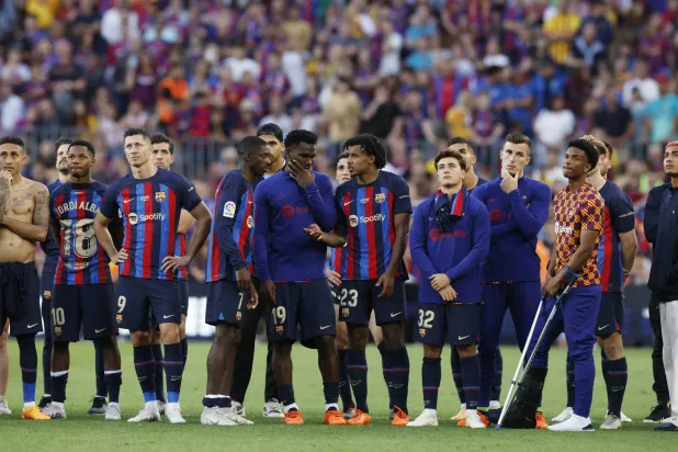 فريق برشلونة (رويترز)