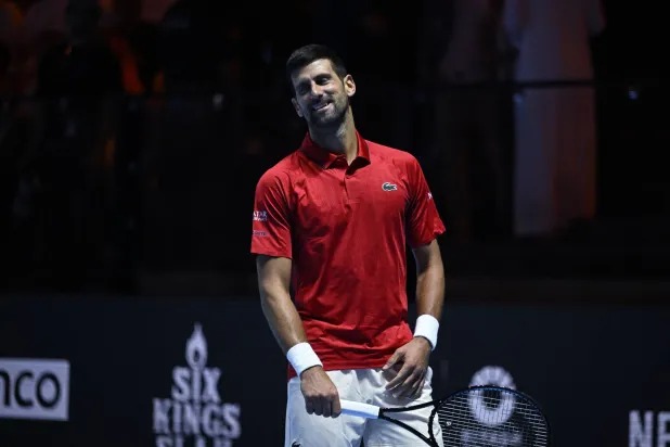 نوفاك خلال مشاركته في بطولة الملوك الستة بالرياض (رويترز)