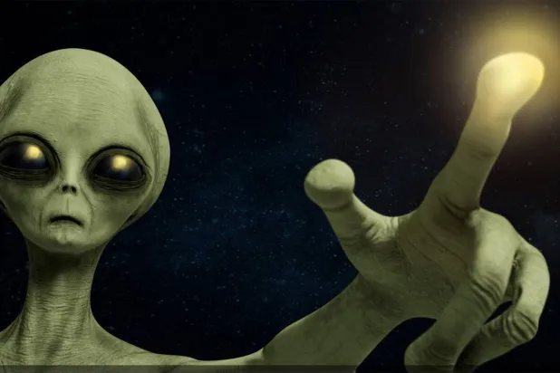 تُراقب الأرض من بعيد بنظرات غامضة (غيتي)