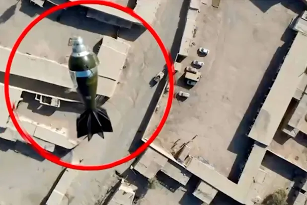 دورية لـ«طالبان» خلال اشتباكات حدودية بين قوات أمن «طالبان» وجنود باكستانيين على الحدود الأفغانية الباكستانية في سبين بولداك - أفغانستان 15 أكتوبر 2025. تبادلت باكستان وأفغانستان الاتهامات بشن هجمات حدودية جديدة في 15 أكتوبر تشرين الأول، حيث أفاد الجانبان بوقوع خسائر بشرية وأضرار جسيمة (إ.ب.أ)