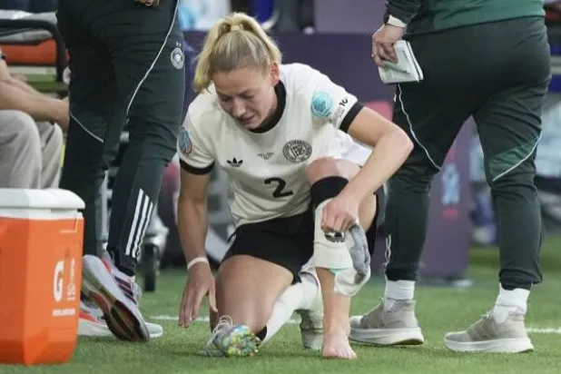 ساراي ليندر مدافعة منتخب ألمانيا (أ.ب)