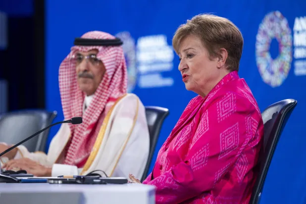 غورغييفا تتحدث في المؤتمر الصحافي المشترك مع الجدعان (إ.ب.أ)