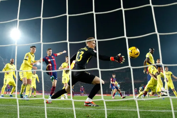 برشلونة وفياريال (رويترز)