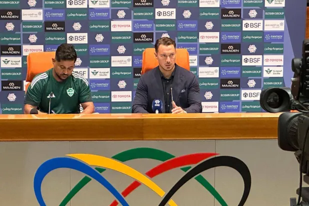 جانب من المؤتمر الصحفي لمدرب الأهلي ماتياس يايسله (الشرق الأوسط).