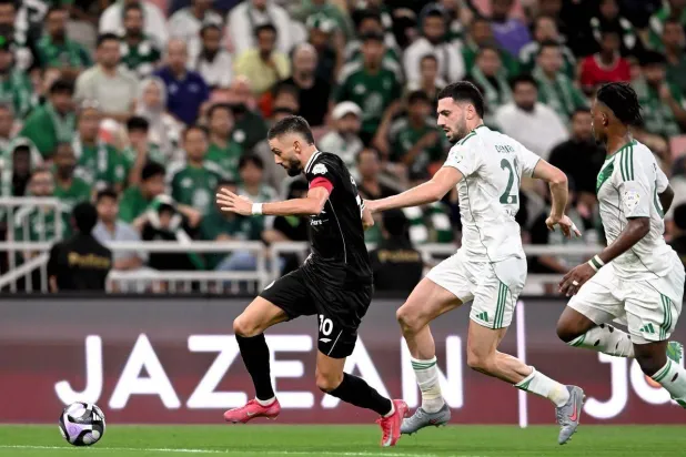  البلجيكي يانيك كاراسكو (نادي الشباب).