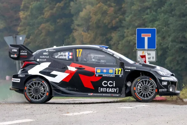  الفرنسي سيباستيان أوجييه تعرَّض لحادث في «رالي أوروبا الوسطى» (أ.ف.ب)