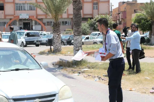 جانب من حملة تشجيع المواطنين على الإدلاء بأصواتهم في الانتخابات البلدية في طرابلس (مفوضية الانتخابات)