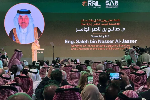 وزير النقل والخدمات اللوجيستية ورئيس مجلس إدارة الخطوط الحديدية السعودية «سار» المهندس صالح الجاسر (الشرق الأوسط)