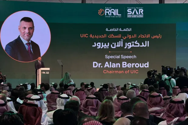 رئيس الاتحاد الدولي للسكك الحديدية (يو آي سي) الدكتور آلان بيرود (الشرق الأوسط)