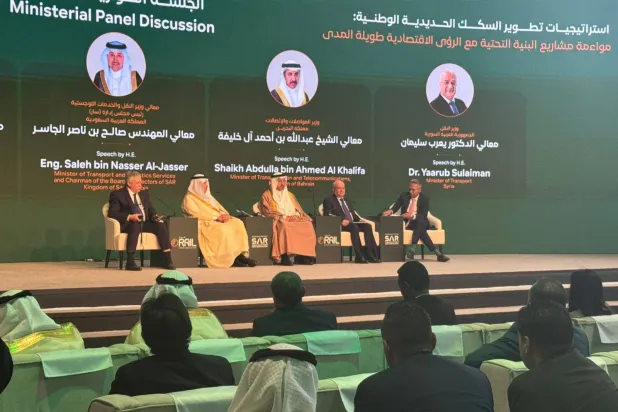 جانب من الجلسة الحوارية (الشرق الأوسط)