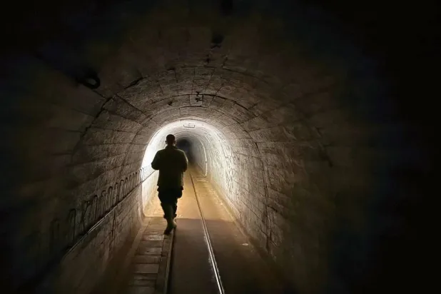 شبكة من الأنفاق والغرف بطول 20 ميلاً بناها النازيون (موقع مدينة الخندق) 