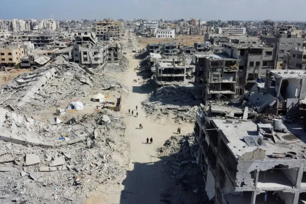 صورة التقطتها طائرة مسيرة تُظهر الدمار في حي سكن في مدينة غزة 19 أكتوبر 2025 (رويترز)