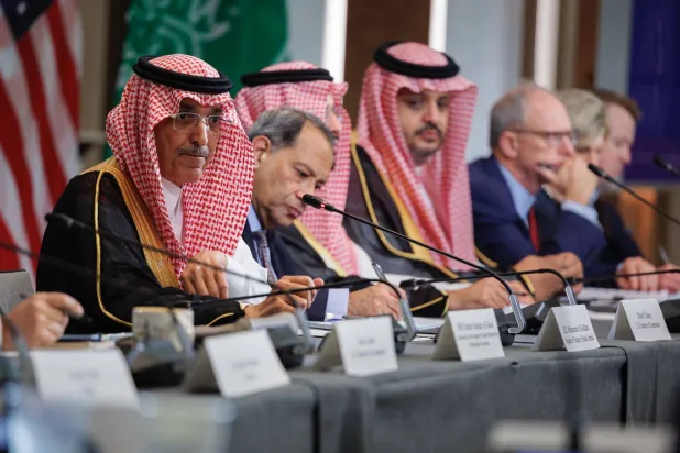 الجدعان يتحدث خلال إحدى الجلسات في اجتماعات صندوق النقد والبنك الدوليين (الوزارة)