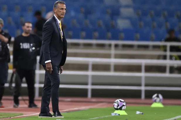 البرازيلي بركيلس شاموسكا مدرب فريق التعاون (تصوير: سعد العنزي) 