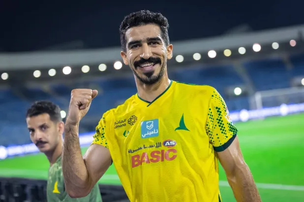 الحافظ محتفلاً بعد نهاية المباراة (نادي الخليج)