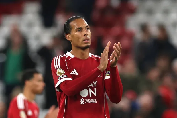 فيرجيل فان دايك قائد ليفربول (رويترز)