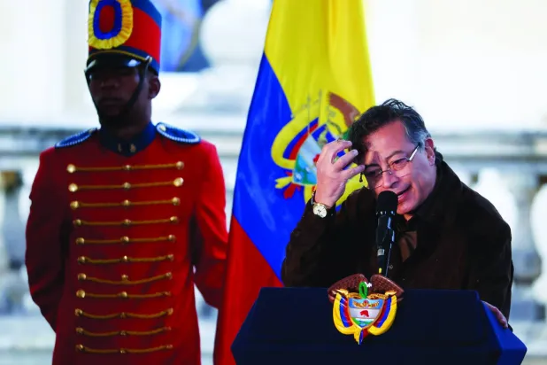 
الرئيس الكولومبي يتحدَّث خلال مناسبة وطنية في بوغوتا يوم 17 أكتوبر (إ.ب.أ)