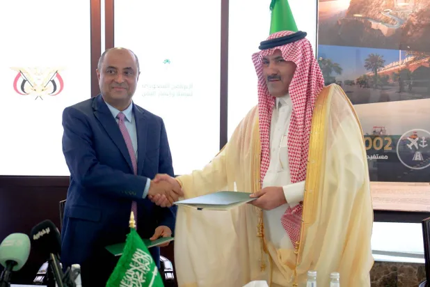  Yemeni Prime Minister Salem bin Braik Saudi Ambassador to Yemen and SDRPY Supervisor Mohammed bin Saeed Al Jaber during the signing of one of the agreements. (Turki Al-Agili) 
