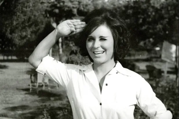 سعاد حسني تستقبلك بالتحية على باب المعرض (متحف سرسق)